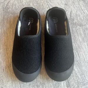 Mahabis Curve Black Wool Indoor Outdoor Slippers Size 8 Minimalist